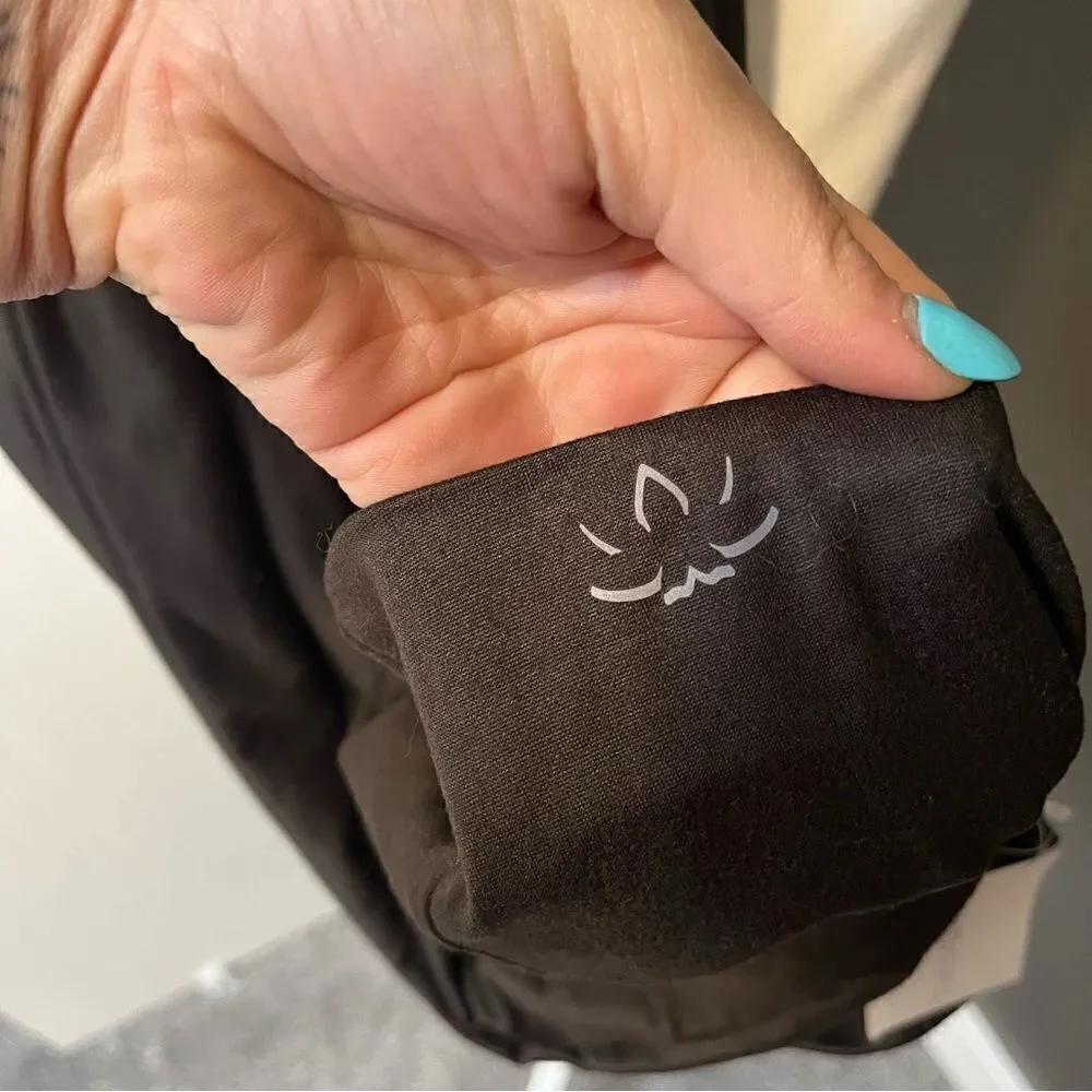 BEYOND YOGA Infinity Hidden Pocket Scarf NWT Black